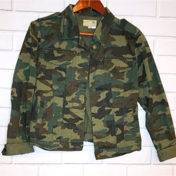 Ashley By 26 International Jackets & Blazers - Ashley cropped camouflage jacket‎